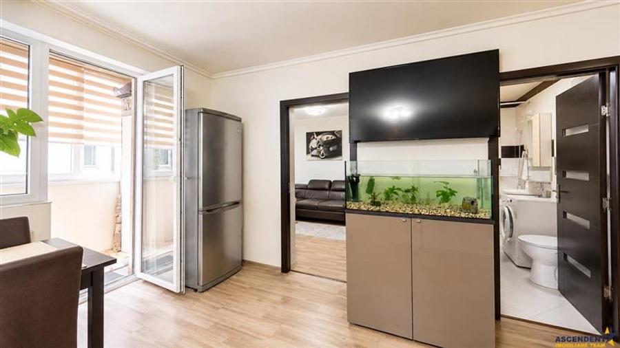 Apartament cu 2 camere nedecomandat în Tractorul