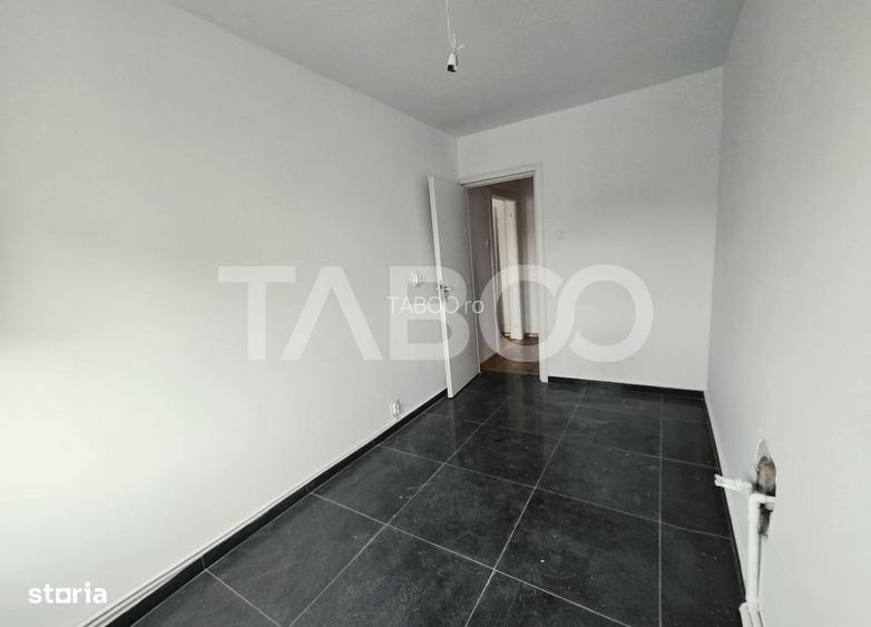 Apartament 70 mp semidecomandat 3 camere balcon 6 mp Bulevardul Unirii