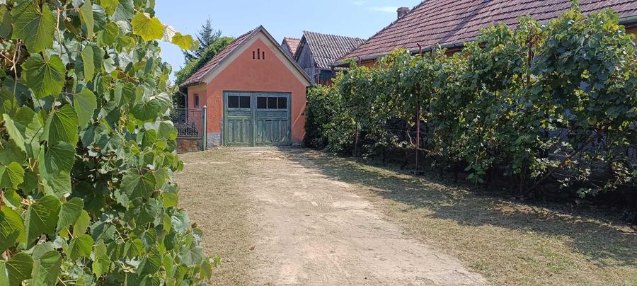 Casă cu 3 camere în Acățari