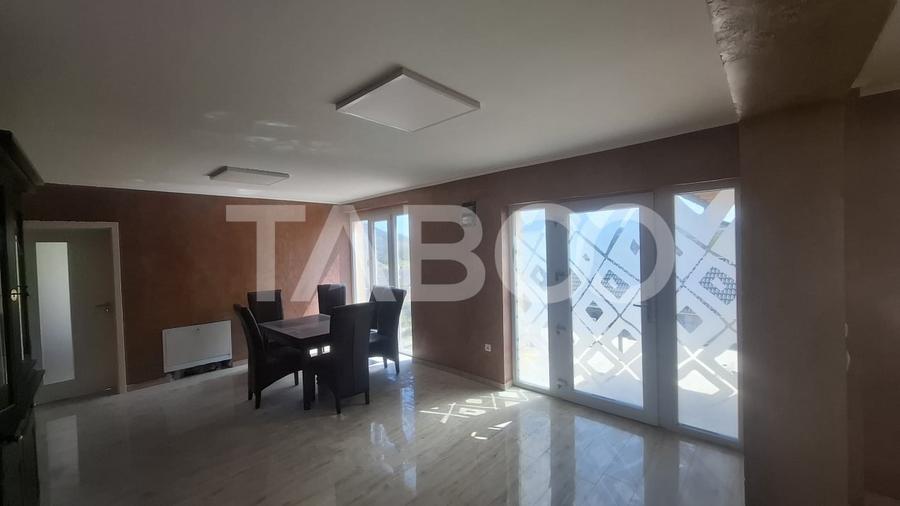 Casă individuală cu 10 camere cu Canalizare în Slimnic