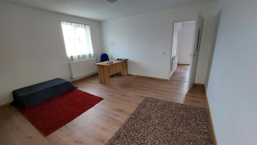 Casă individuală cu 5 camere cu Teren 350 Mp în Micești