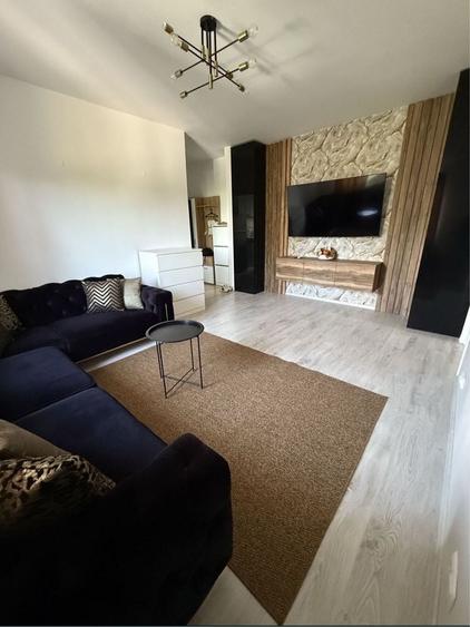 Apartament cu 2 camere semidecomandat în Priseaca