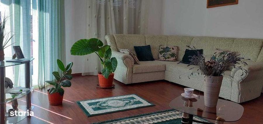 Casă cu 4 camere cu Teren 450 Mp în Central