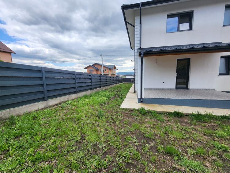 Duplex cu 4 camere cu Canalizare în Valea Adâncă