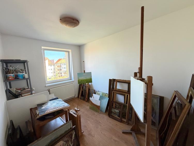 Apartament cu 3 camere semidecomandat în Central