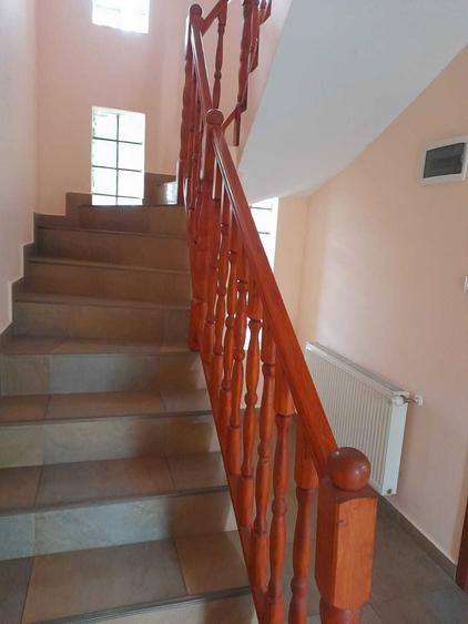 Casa de vanzare (Parter + etajul 1) - 2