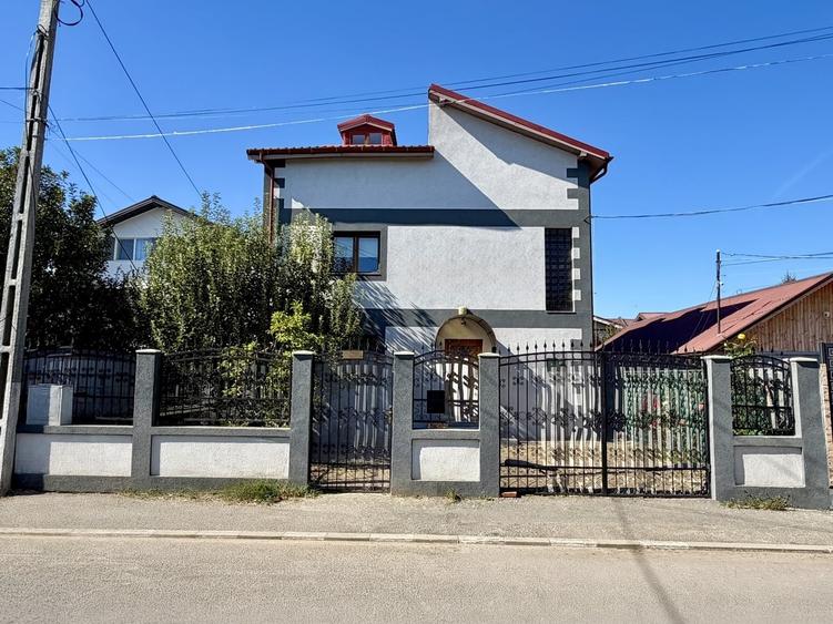 Casă cu 5 camere cu Teren 432 Mp în Pantelimon