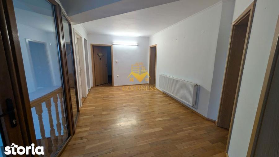 Casă cu 9 camere cu Teren 2000 Mp în Andrei Mureșanu