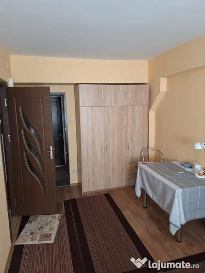 Garsonieră decomandată în Central