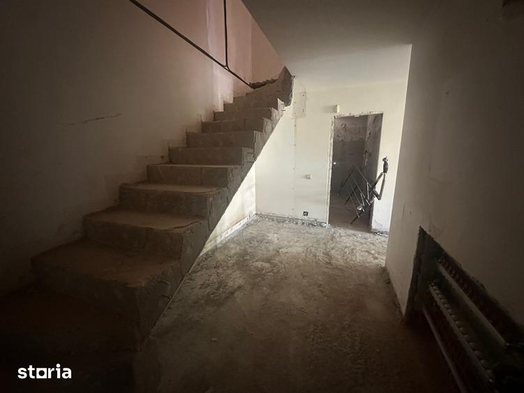 Casă cu 6 camere cu Teren 467 Mp în Crevedia