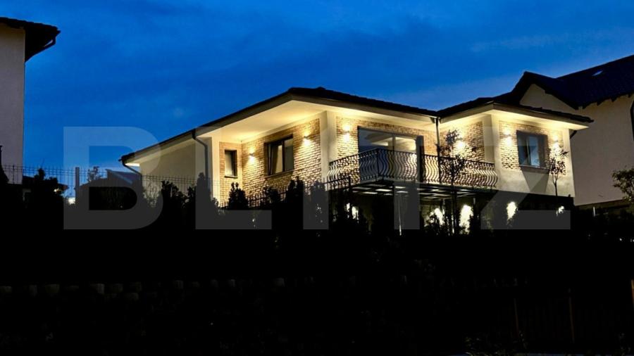 Casă cu 4 camere cu Teren 500 Mp în Corunca