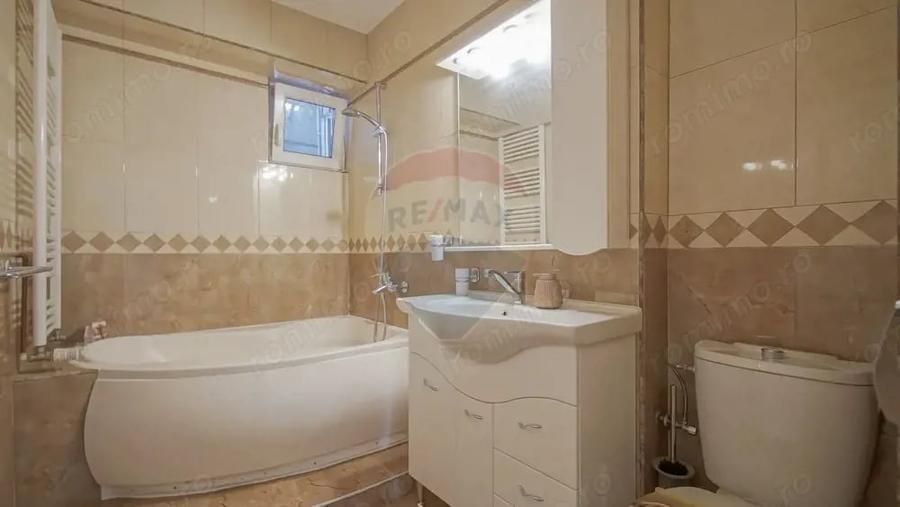Apartament cu 3 camere decomandat în 13 Decembrie