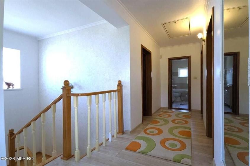 Duplex cu 4 camere cu Canalizare în Central