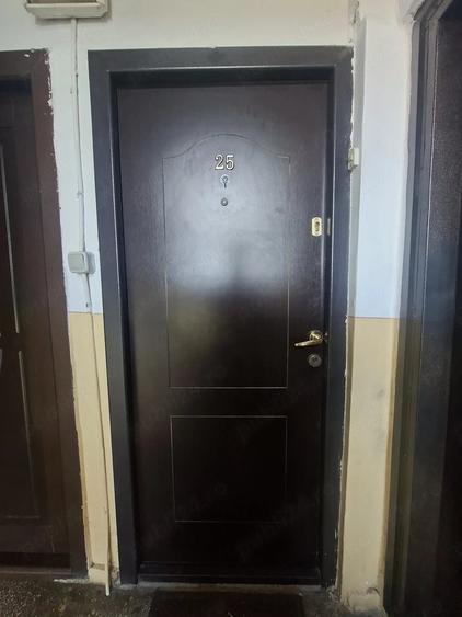 Apartament cu 3 camere semidecomandat în Micro 5