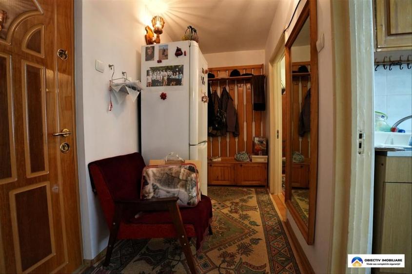 Apartament cu 3 camere semidecomandat în Dărmănești