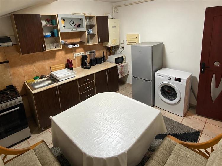 Apartament cu 3 camere semidecomandat în Țiglari