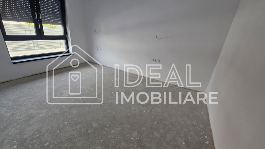 Casă individuală cu 4 camere cu Canalizare în Cristian