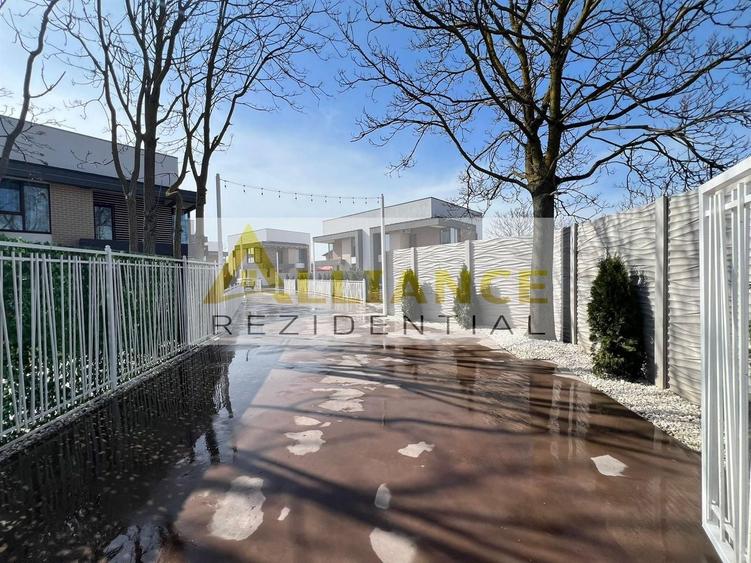 Casă individuală cu 5 camere cu Canalizare în Berceni