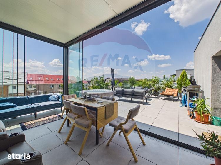 Apartament cu 3 camere decomandat în Titan