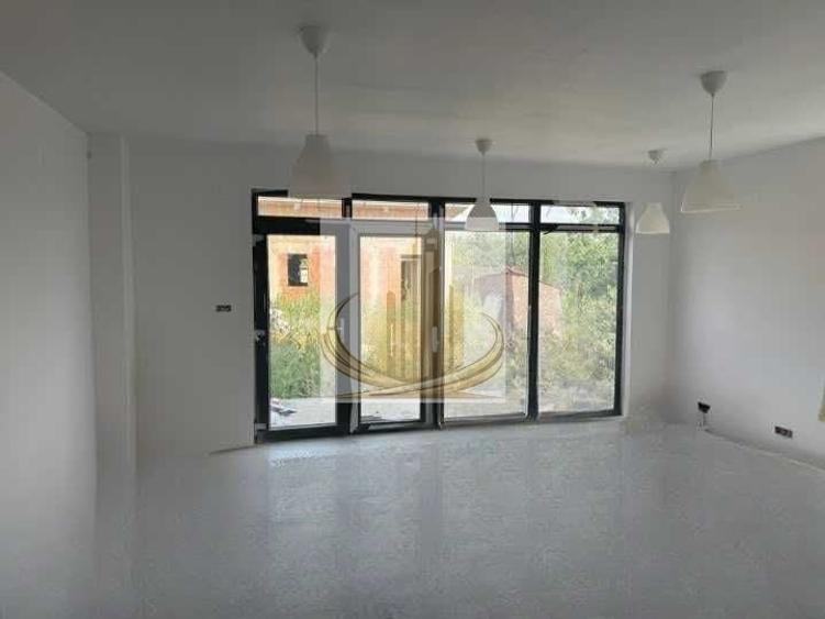 Duplex cu 4 camere cu Canalizare în Moșnița Nouă