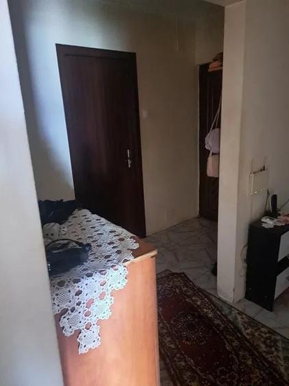 Apartament cu 4 camere decomandat, mobilat în Dacia