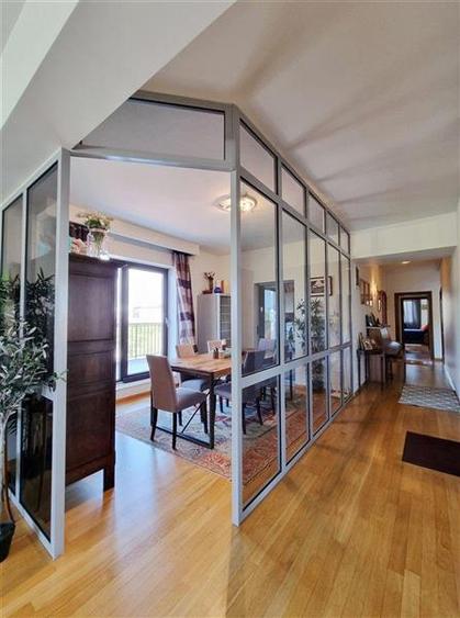 Apartament cu 5 camere decomandat în Kiseleff
