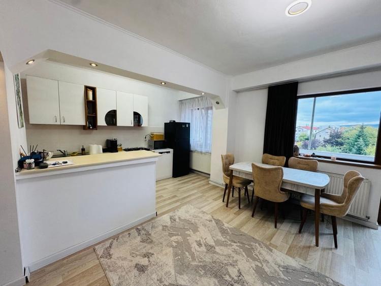Apartament cu 4 camere semidecomandat, mobilat în Gheorgheni