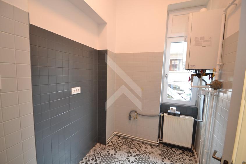 Apartament cu 4 camere semidecomandat în Cotroceni