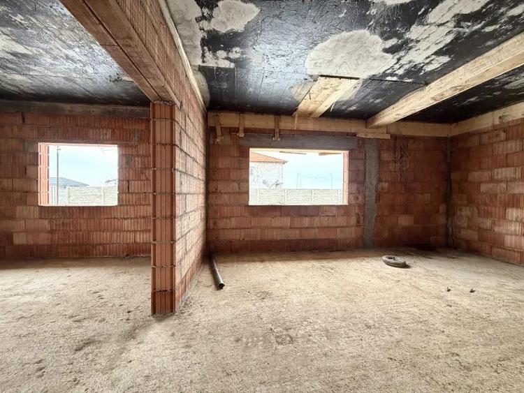 Casă cu 3 camere cu Teren 540 Mp în Sânandrei