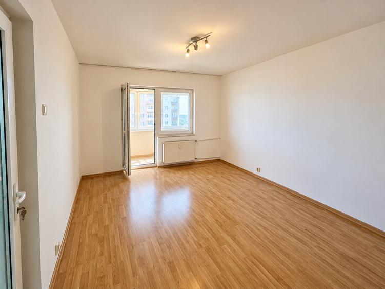 Apartament cu 3 camere decomandat în Sebastian