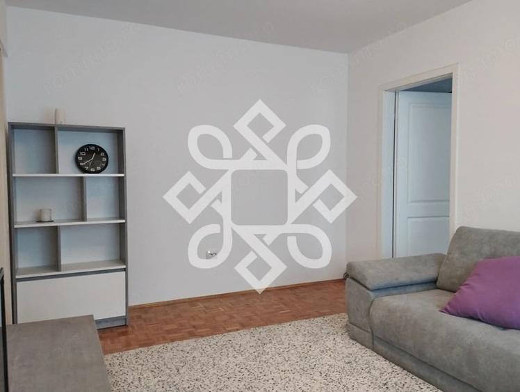 Apartament cu 3 camere semidecomandat în Rogerius