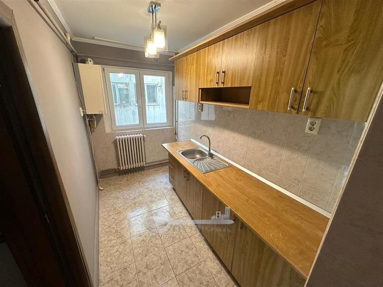 Apartament cu 3 camere semidecomandat în Ultracentral