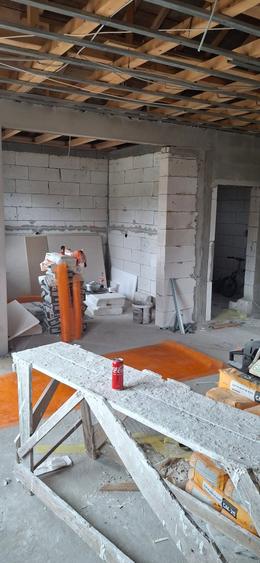 Casă individuală cu 4 camere cu Teren 300 Mp în Est