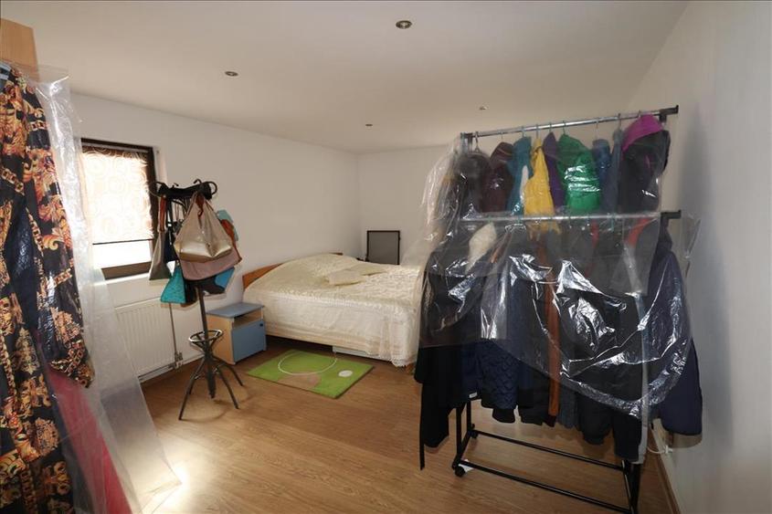 Casă individuală cu 5 camere cu Teren 2795 Mp în Budești