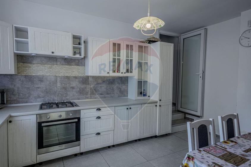 Casă individuală cu 3 camere cu Teren 160 Mp în Central