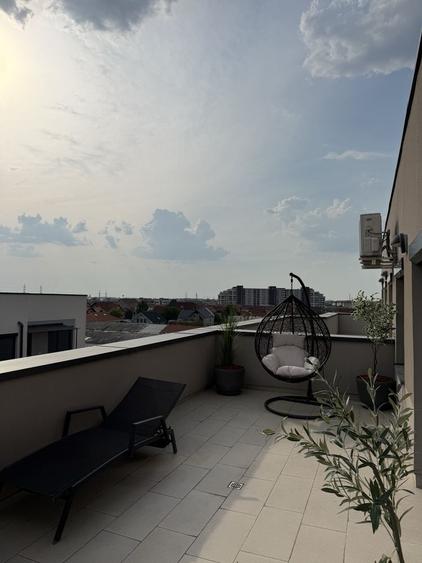 Apartament cu 3 camere semidecomandat în Nufărul