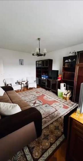 Apartament cu 3 camere decomandat, mobilat în Girocului