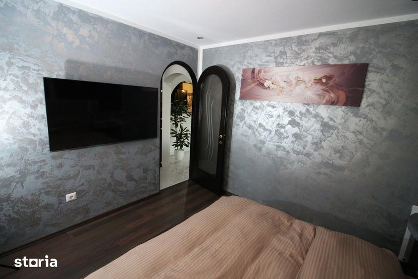 Apartament cu 3 camere semidecomandat în Cornișa