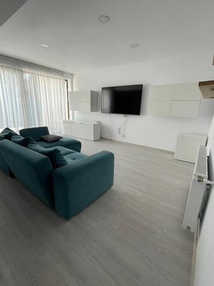 Casă cu 5 camere cu Teren 100 Mp în Central