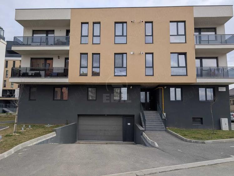 Apartament cu 3 camere semidecomandat în Florești