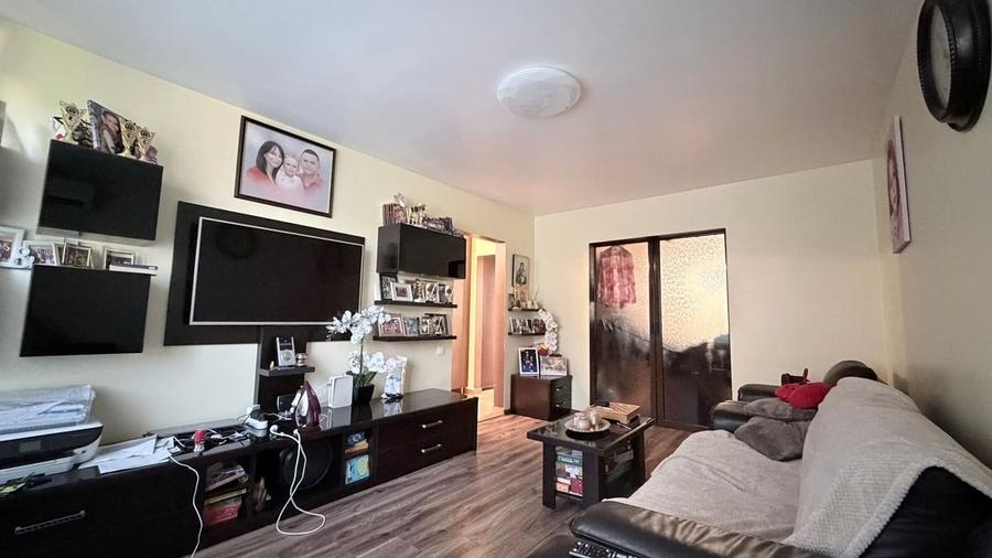 Apartament cu 4 camere decomandat în Baba Novac