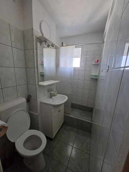 Garsonieră decomandată în Titan