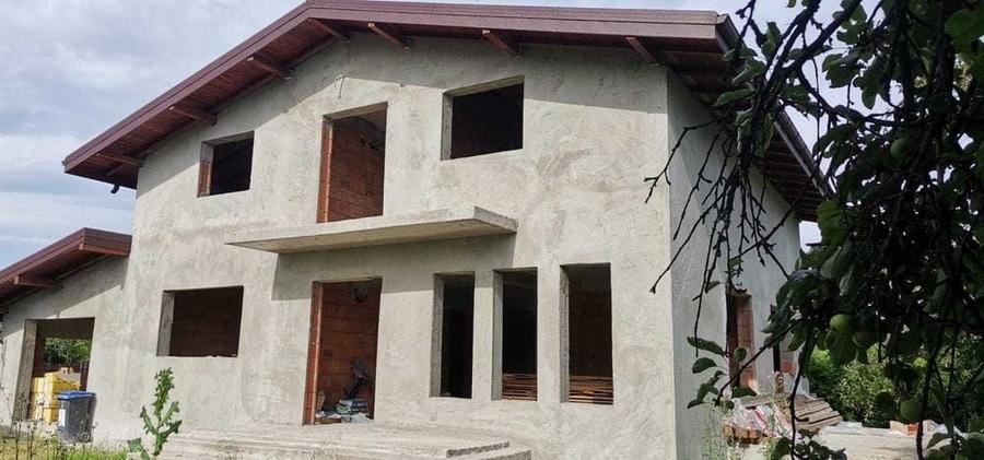 Casă cu 4 camere în Păulești