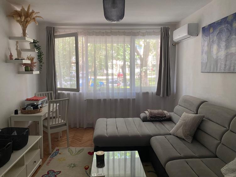 Apartament cu 2 camere semidecomandat în Aleea Carpați