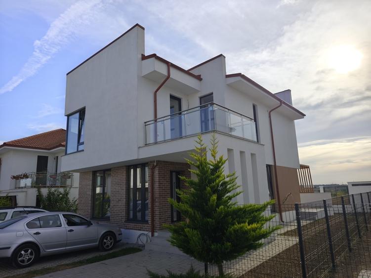 Casă individuală cu 5 camere cu Canalizare în Mogoșoaia