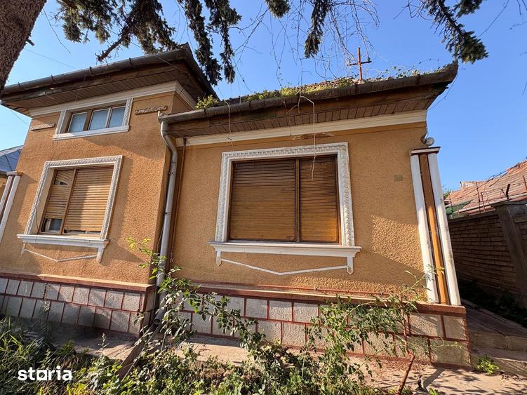 Casă cu 3 camere cu Canalizare în Central