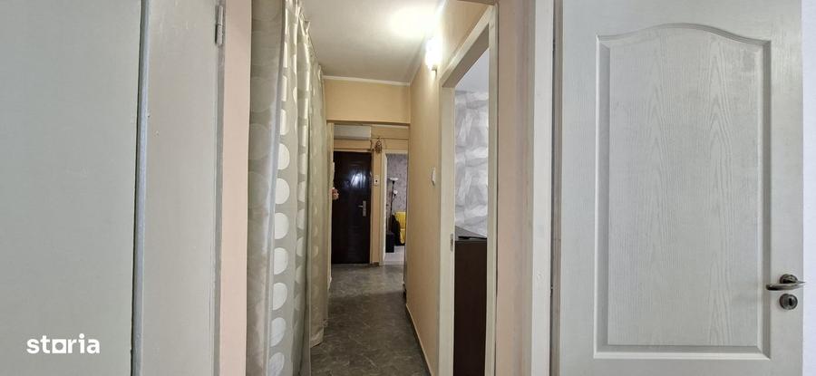 Apartament cu 3 camere decomandat în Micro 17
