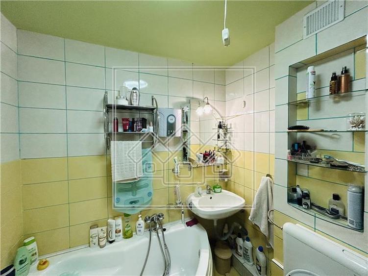 Apartament cu 3 camere decomandat în Central