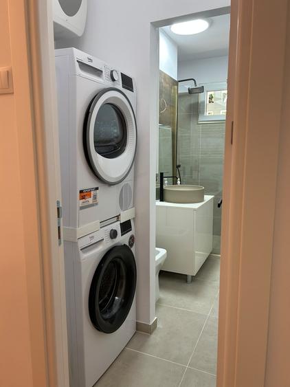 Apartament cu 3 camere semidecomandat, mobilat în Berceni