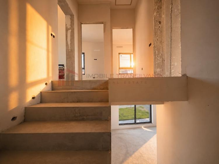 Duplex cu 5 camere cu Canalizare în Dâmbul Rotund